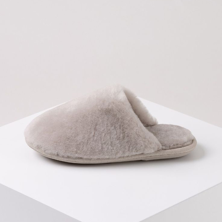 Latest Design Winter Warm Indoor Outdoor Bedroom Fluffy Australia Sheepskin Lamb Fur Slippers for Women 