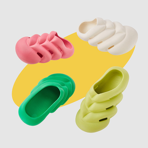 Wholesale Summer Fashion Beach Thick Slides Sandals Foam Runner Cloud Pillow Slippers